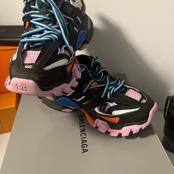 Need gone asap just eliminating a lot of stuff for the new stuff - Picture 3 of 4